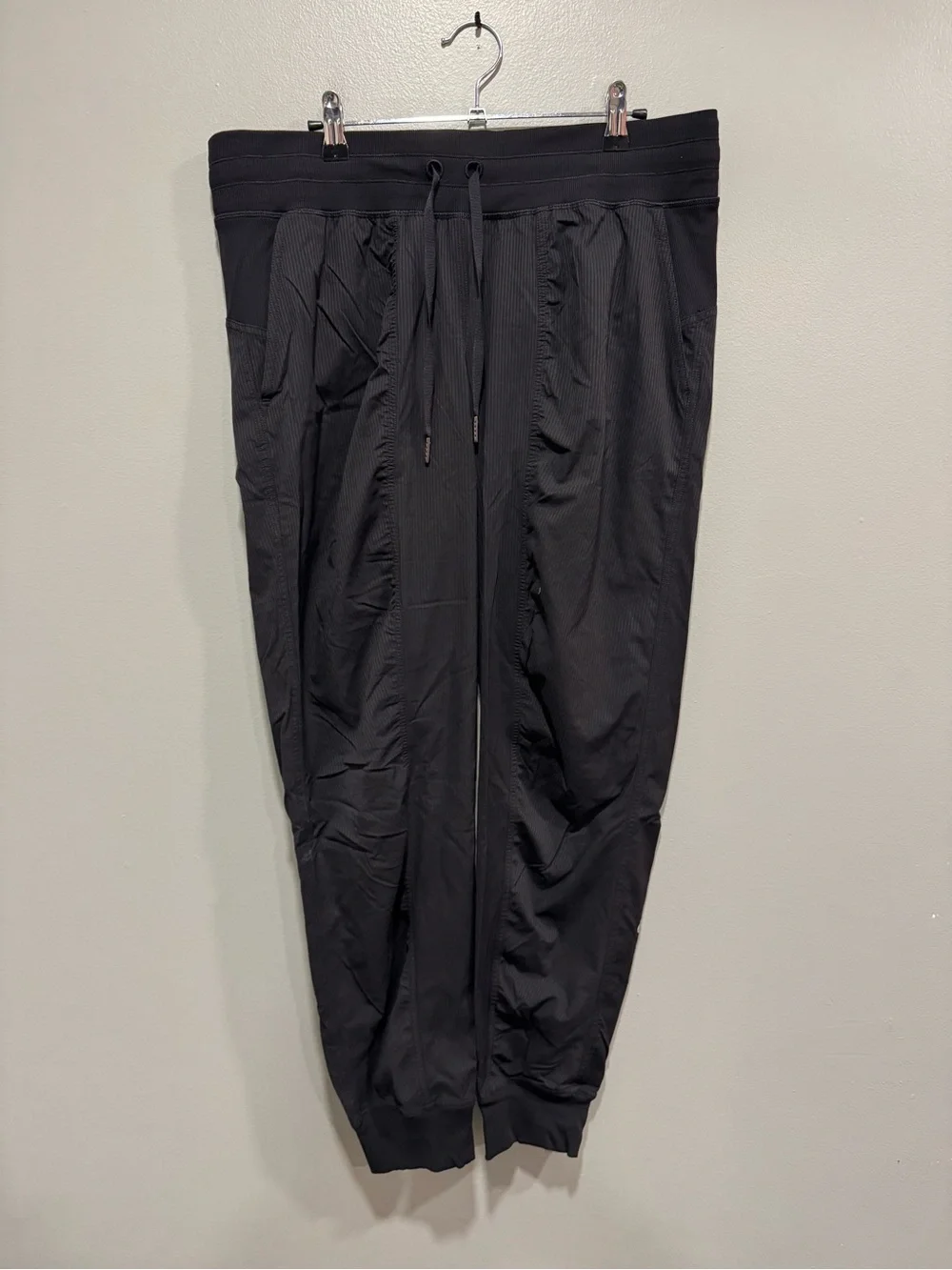 Lululemon Dance Studio Mid-Rise Jogger in Black (First Release) Size 12